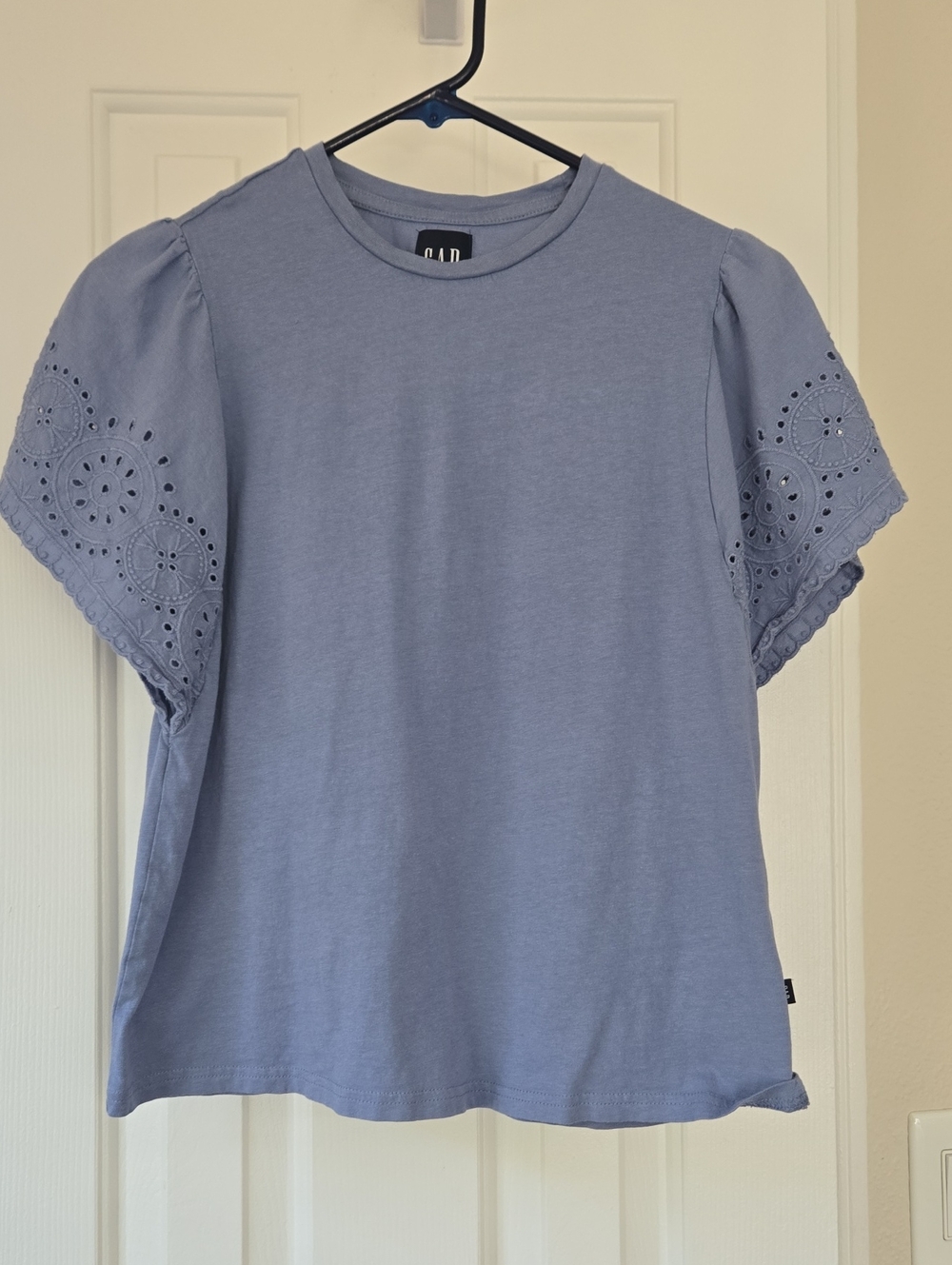 GAP Periwinkle Blue Eyelet Sleeve Short Sleeve Tee- Small